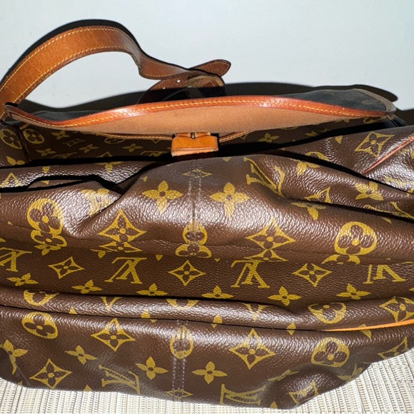 Auth preloved vintage Louis Vuitton Saumur 35 Large Messenger Bag. - Picture 9 of 16